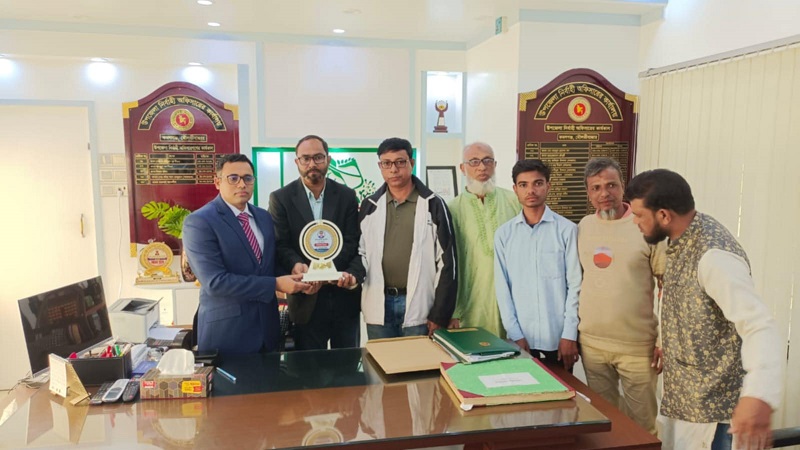 নিসচা কমলগঞ্জ শাখার পক্ষ থেকে বিদায়ী  ইউএনওকে সম্মাননা স্মারক প্রদান